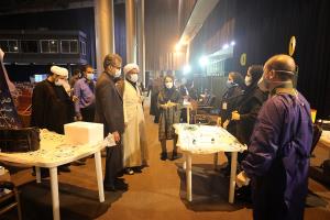 بازدید مدیرعامل شرکت عمران، آب و خدمات و امام جمعه کیش از روند واکسیناسیون در تالار شهر