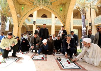 غبار روبی مزار شهدای گمنام کیش به مناسبت گرامیداشت هفته دولت 