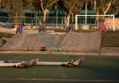  اصلاح چمن مصنوعی زمین فوتبال مجموعه ورزشی المپیک کیش