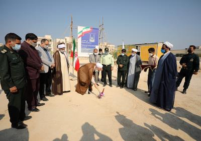 کلنگ زنی دو مسجد  با حضور آیت الله اعرافی عضو شورای نگهبان و مسولان محلی در کیش