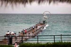 ساخت اسکله بتنی در ساحل مرجان کیش