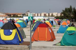 ثبت بیش از8 هزار نفر شب اقامت در کمپ های اسکان چادری کیش   