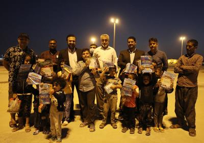 اهدای کتابهای محیط زیستی به کودکان کمپهای اسکان نوروزی کیش