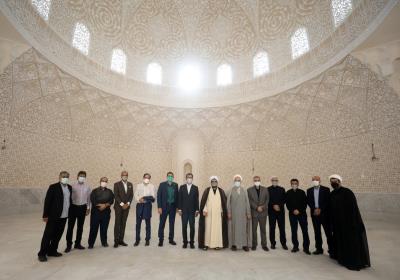 بازدید  امام جمعه و ائمه جماعات مساجد کیش به همراه مدیر عامل شرکت عمران ،آب و خدمات از مسجد ثامن ائمه