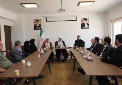دیدار مدیر عامل شرکت عمران، آب و خدمات با  امام جمعه کیش 